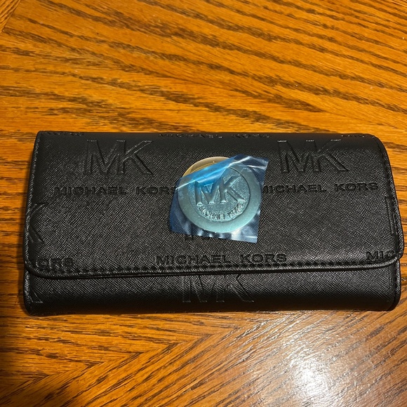 Michael Kors Black Leather Clutch Wallet - NWOT - Picture 1 of 14